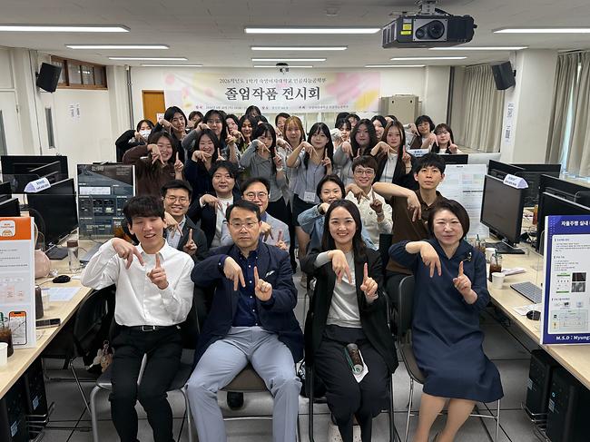 26-1 졸업작품 전시회 단체사진(1)